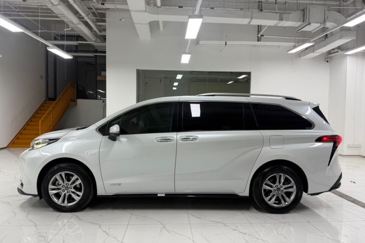 Used Toyota SIENNA 2021 2.5L Hybrid Ultimate Edition Exterior 5