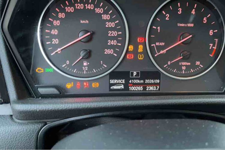 Used BMW 2 Series Gran Tourer 2015 218i Leading Model Odometer Close Up