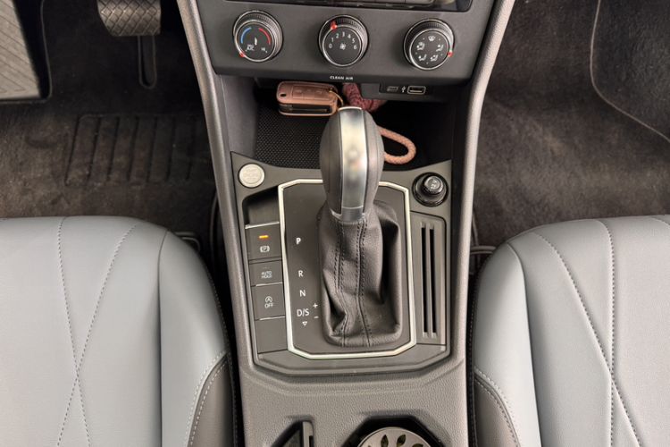 Used Volkswagen Lavida 2024 1.5L Automatic Starry Sky 5 Million Edition Gear Lever