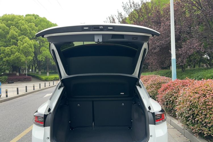 Used Volkswagen ID.4 CROZZ 2022 Long-Range PURE+ Edition Trunk