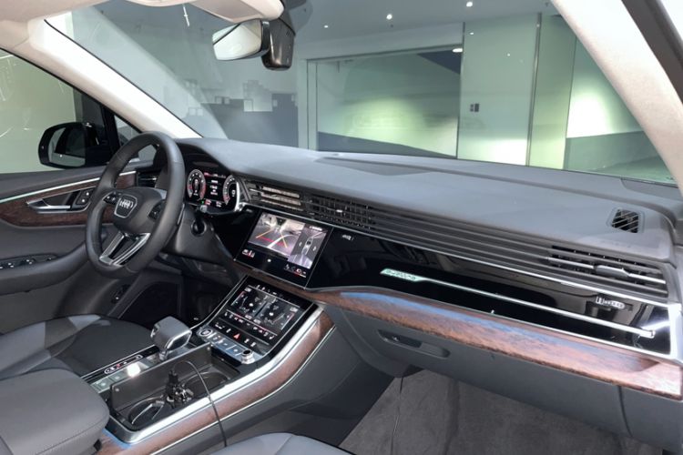 Used Audi Q7 2021 55 TFSI quattro S line Sport model

