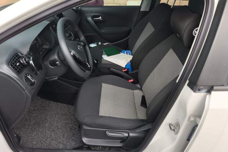 Used Volkswagen Polo 2016 1.4L Manual Fashion Model Interior 3