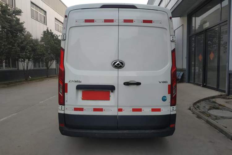 Used SAIC MAXUS Xintu V90 2022 2.0T Manual VAN Rear-Drive Extended Wheelbase High Roof with Dual Rear Tires 3-Seater
