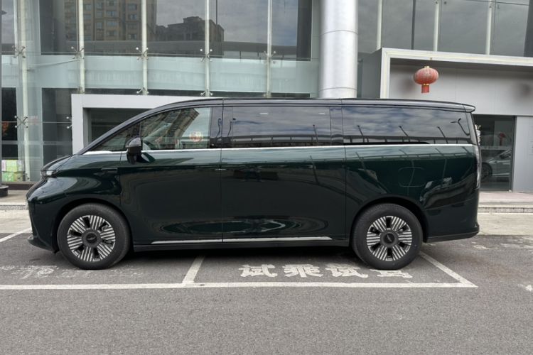 Used Geely Galaxy LEVC L380 2024 140-Degree 6-Seater All-Wheel-Drive Ultra