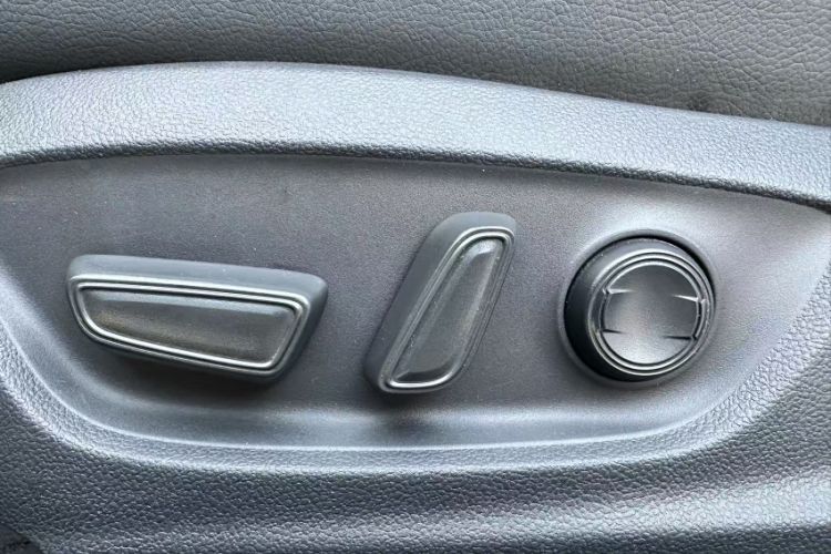 Used Toyota Camry 2019 Revised Version Dual-Engine 2.5 HG Luxury Edition