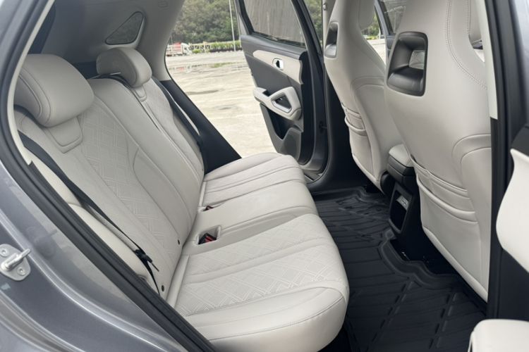 Used BYD Yuan UP 2024 401KM Leading Edition Interior 10