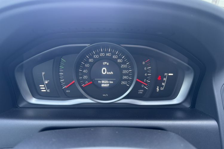 Used Volvo XC60 2016 T5 Smart Upgrade Model Odometer Close Up