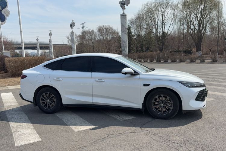 Used BYD Qin L 2025 DM-i Smart Drive 80KM Leading Model
