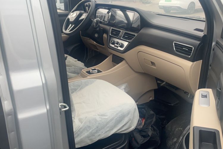 Used CHANGAN KUAYUE Wang X3 EV 2025 Model Luxury Single-Row Cage Transport Truck Interior 4