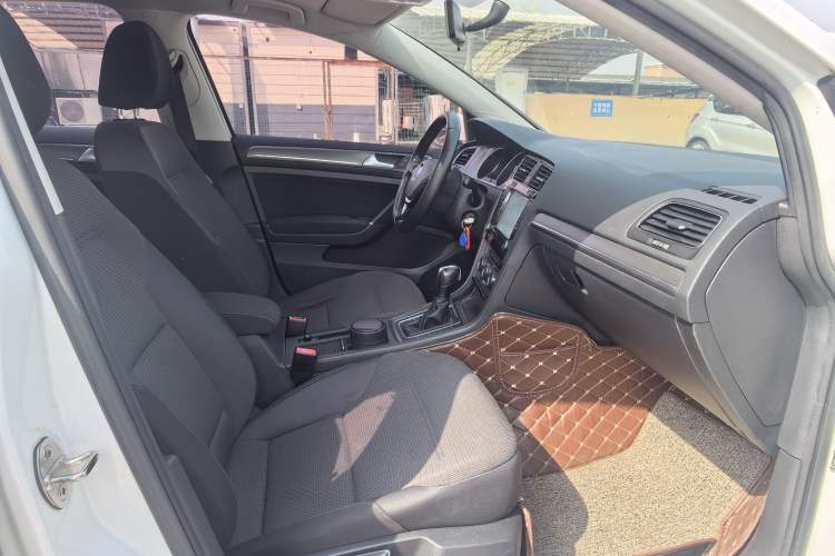 Used Volkswagen Golf 2016 1.6L Automatic Comfort Model Right Front Seat