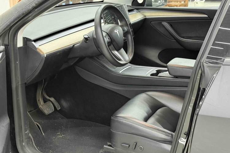 Used Tesla Model Y 2021 Long-Range All-Wheel-Drive Version