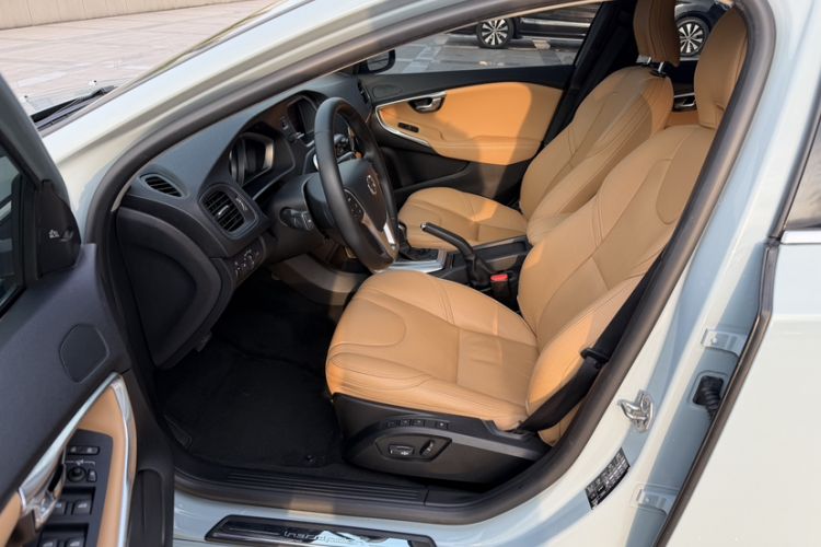 Used Volvo V40 2018 T3 Zhiya Edition