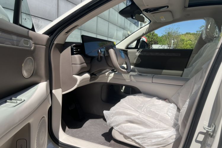 Used IM LS6 2026 Model Pure Electric Pro Max Interior 4