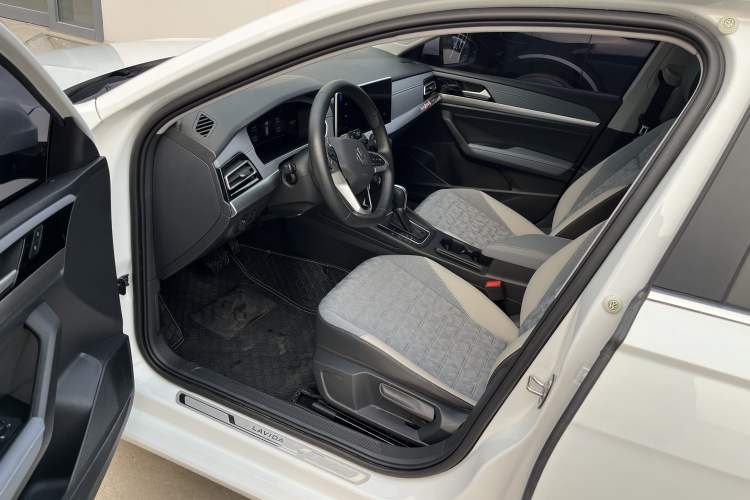 Used Volkswagen Lavida 2023 1.5L Automatic Full-Comfort Edition
