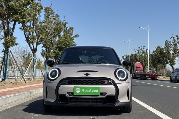 Used MINI MINI 2023 Updated 2.0T COOPER S Artist