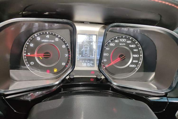 Used Zotye Domy X5 2016 1.5T Manual Luxury 7-Seater China V Emission Standard Odometer Close Up