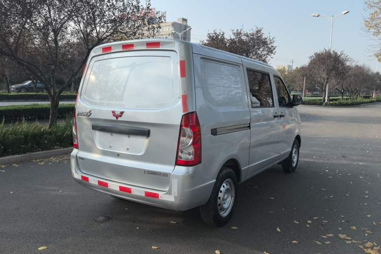 Used Wuling Rongguang S 2021 1.2L Base Model Window-Sealed 5-Seat LSI Car