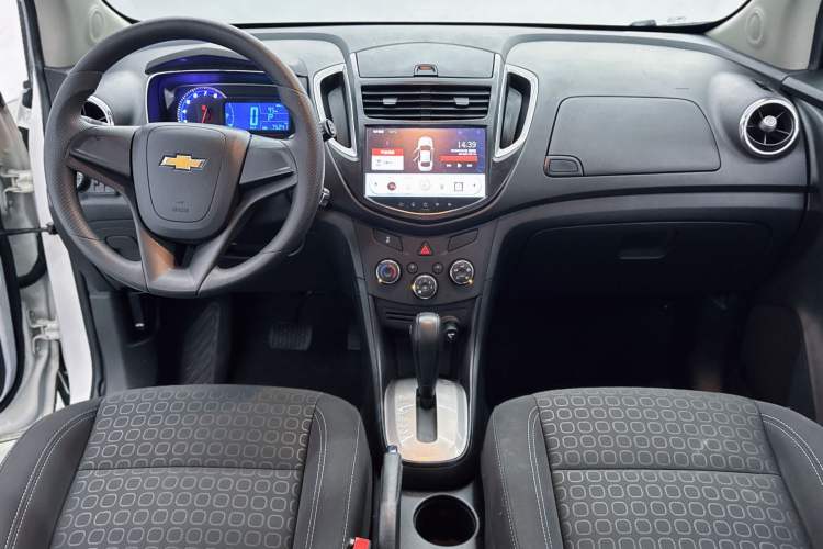 Used Chevrolet Trax 2016 1.4T Automatic Two-Wheel Drive Comfort Version with Sunroof Interior 5