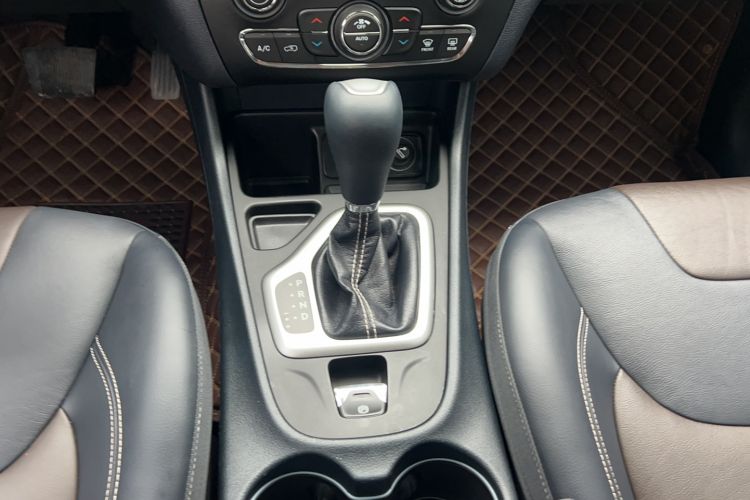 Used Jeep Cherokee 2020 2.0L Two-Wheel Drive Classic Sports Edition
