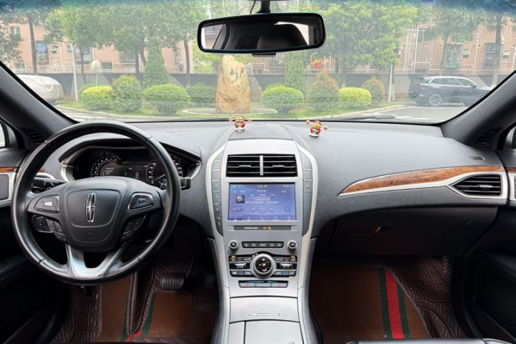 Used Lincoln MKZ 2020 2.0T Deluxe Edition Interior 4