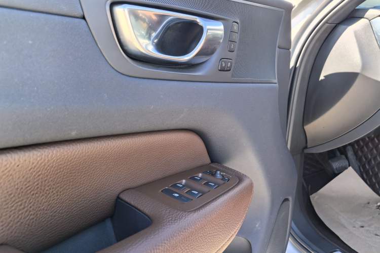 Used Volvo XC60 2022 B5 4x4 Zhiyi Luxury Edition