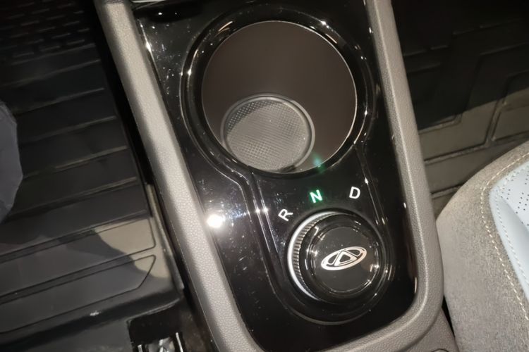 Used Chery New Energy Little Ant 2022 Revised Version Sweet Pink Edition Half-Sugar Version Lithium Iron Phosphate 30.7 kWh 30 kW 301 km