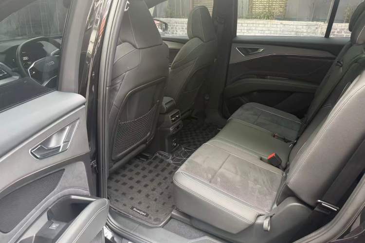 Used Audi Q5 e-tron 2023 40 e-tron Starry Edition Mecha Kit Interior 3