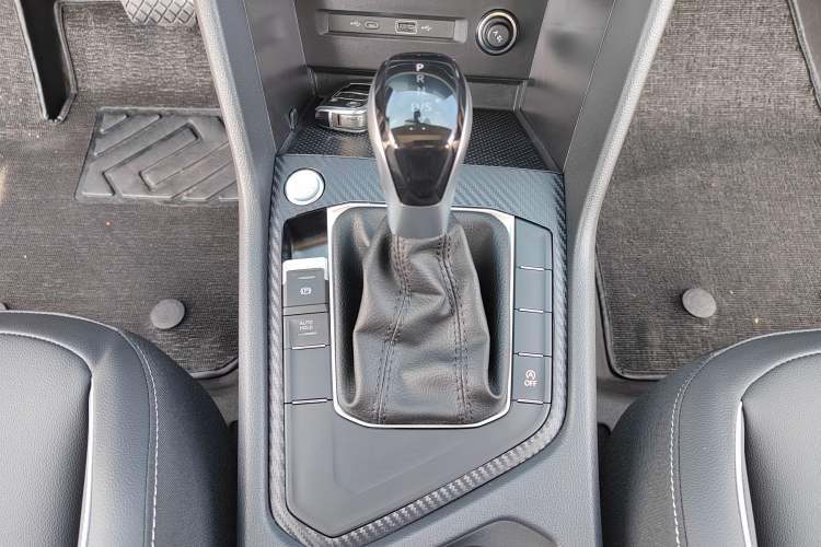 Used Volkswagen Tiguan L 2024 300TSI Automatic Two-Wheel Drive Smart Edition Interior 4