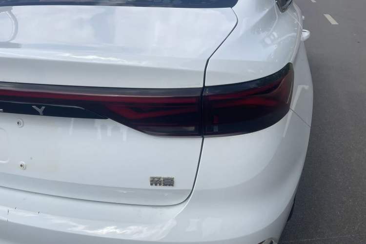 Used Geely Auto Emgrand 2022 4th Generation 1.5L CVT Flagship Model Exterior 4