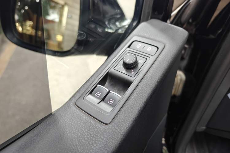 Used Volkswagen Multivan 2017 2.0 TSI 4x4 Prestige Edition 7-Seater

