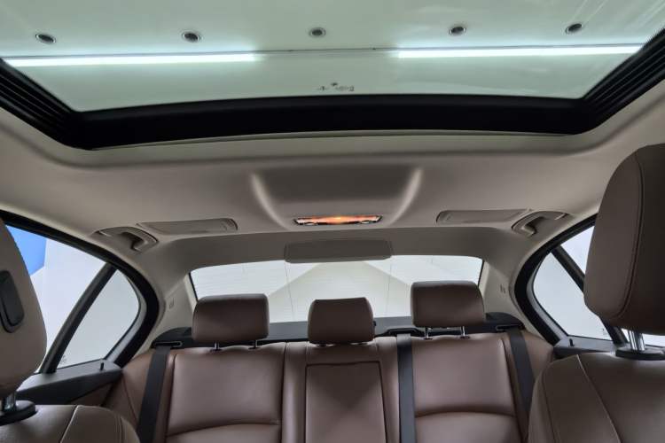 Used BMW 5 Series 2017 525Li Leading Model
