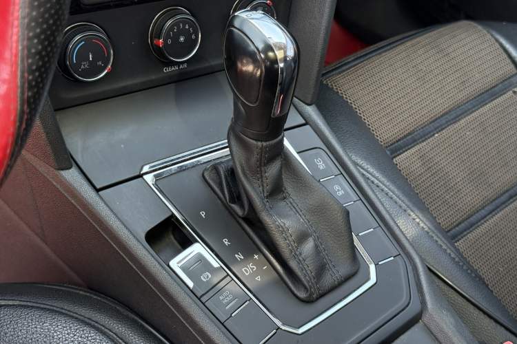 Used Volkswagen Lamando 2017 230TSI DSG Fashion Edition
