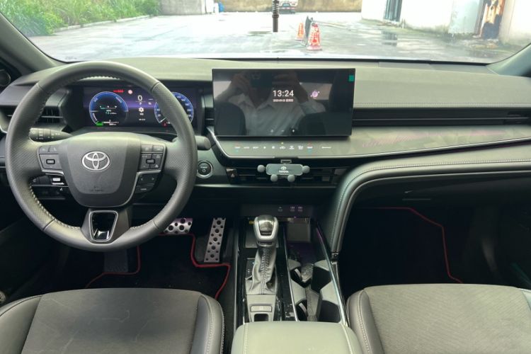 Used Toyota Camry 2025 Dual-Motor 2.0 HXS Glory Edition