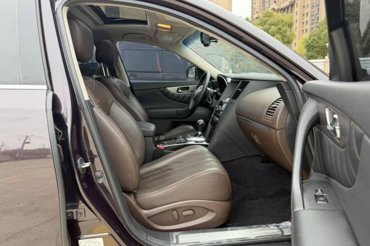 Used Infiniti QX70 2013 3.7L Standard Edition
