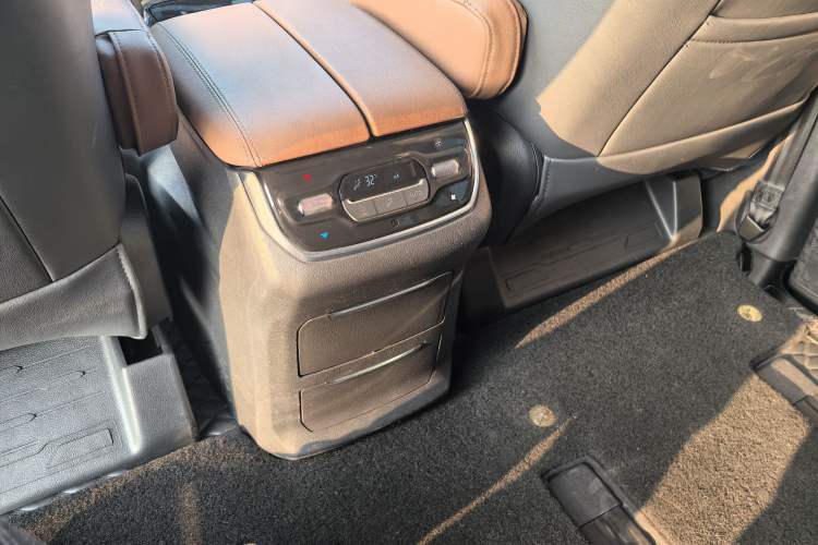 Used SAIC MAXUS G20 2021 PLUS 2.0T Gasoline Automatic Luxury Edition
