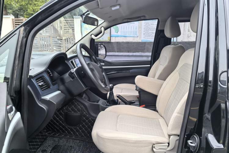 Used FORTHING Lingzhi 2023 M5L 1.6L Base Model 5 Seats