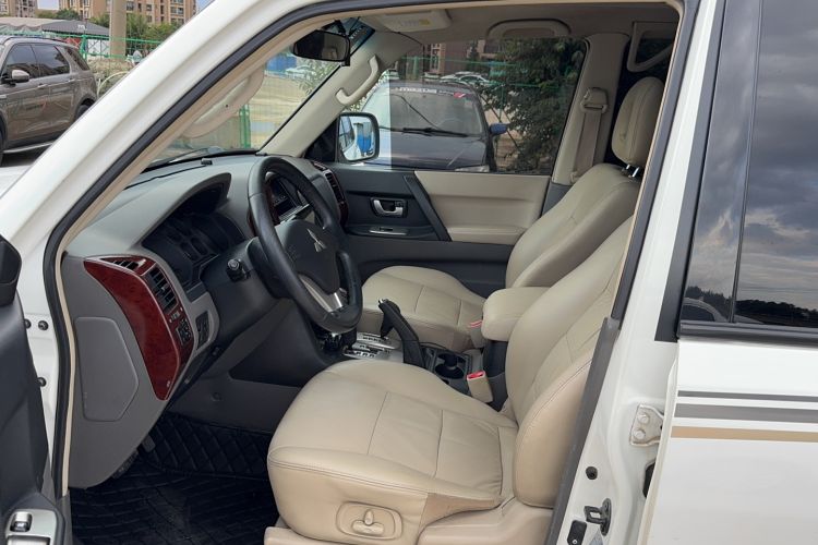 Used Mitsubishi Pajero 2011 V73 3.0L AT GLS
