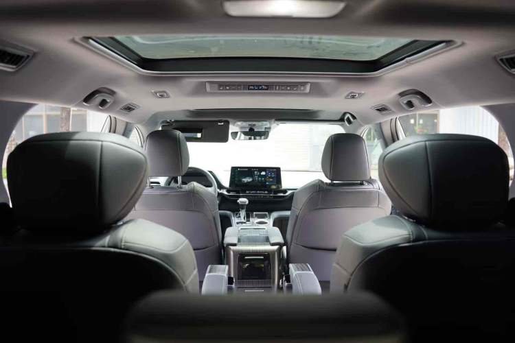 Used Toyota Sienna 2024 2.5L Hybrid Ultimate Edition