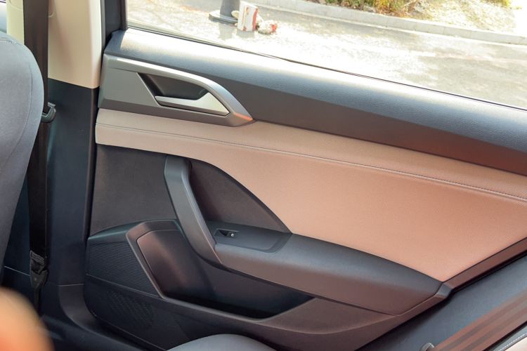 Used Volkswagen Tharu 2024 300TSI Two-Wheel-Drive Crescent Edition Interior 6