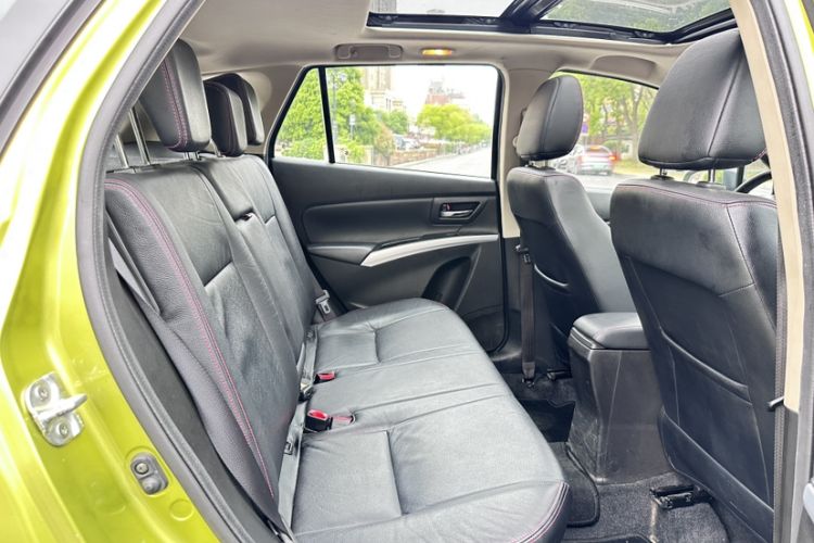 Used Suzuki S-Cross 2014 1.6L CVT Two-Wheel Drive Elite Version Interior 4