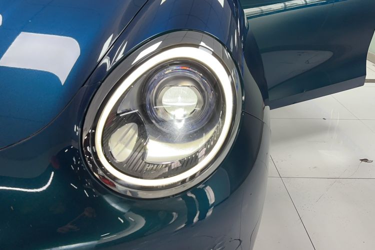 Used ORA Good Cat 2023 401 km Standard Range Luxury Version Lithium Iron Phosphate
