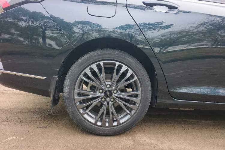 Used Dongfeng Aeolus Yixuan MAX 2023 1.5T Ultra-Stylish Trendsetting Dad Edition
