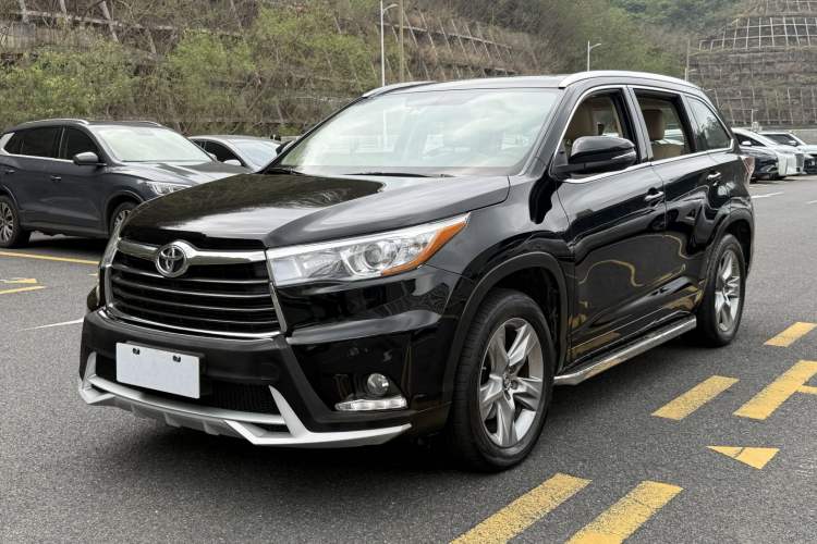 Used Toyota Highlander 2017 2.0T Four-Wheel Drive Luxury Edition 7 Seats Front Left 45 Deg