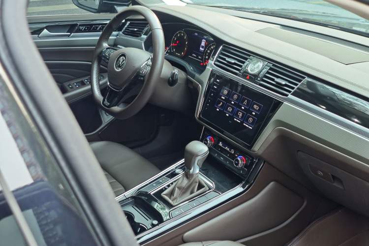 Used Volkswagen Phideon 2021 380TSI Luxury Edition Interior 6