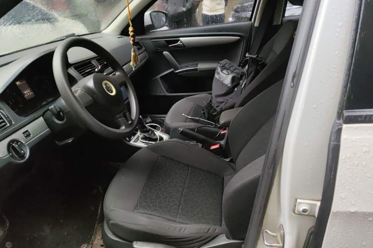 Used Volkswagen Lavida 2013 Revised Classic 1.6L Automatic Fashion Edition
