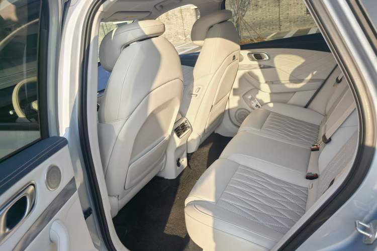 Used NETA L 2024 Extended-Range 310 Flash-Charge Red Edition
