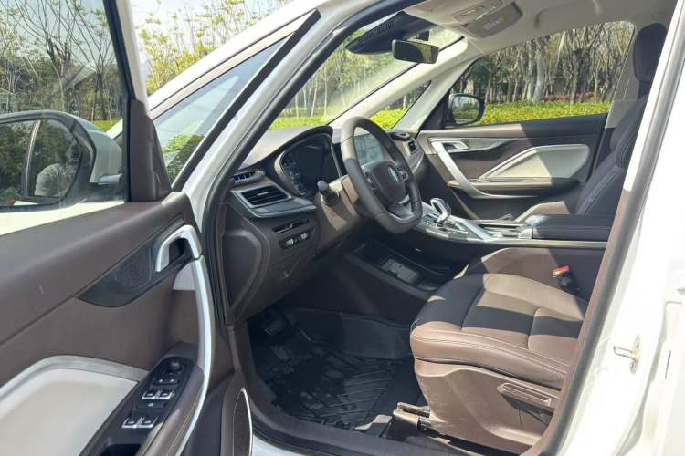 Used Livan 8 2025 Long-Range Version Interior 1