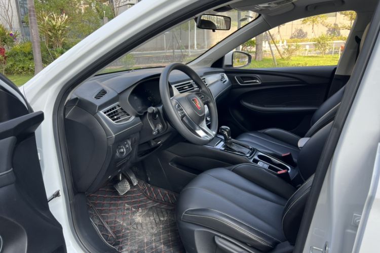 Used Roewe i5 2020 1.5L Automatic 4G Connect Luxury Flagship Edition Interior 3