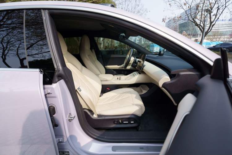 Used Nio ET5 2025 75 kWh Interior 3