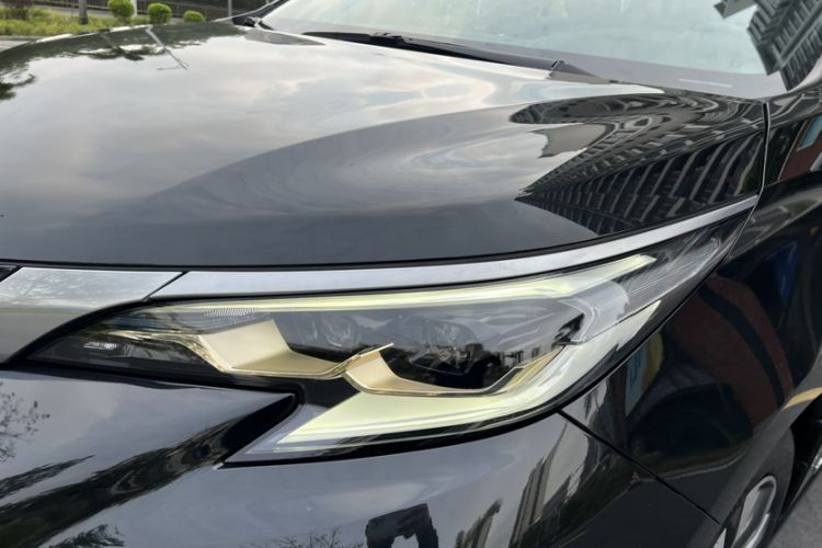 Used Toyota Granvia 2022 2.5L Hybrid Flagship Edition
